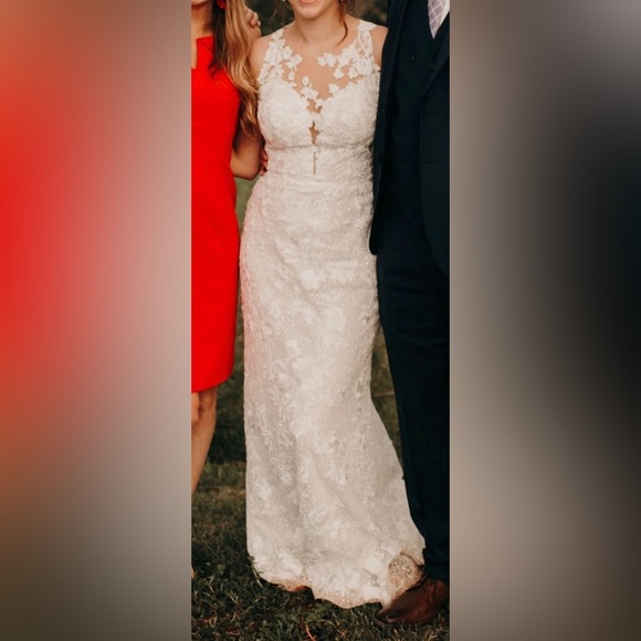 Essense of Australia Wedding Dress - Picture 11 of 17